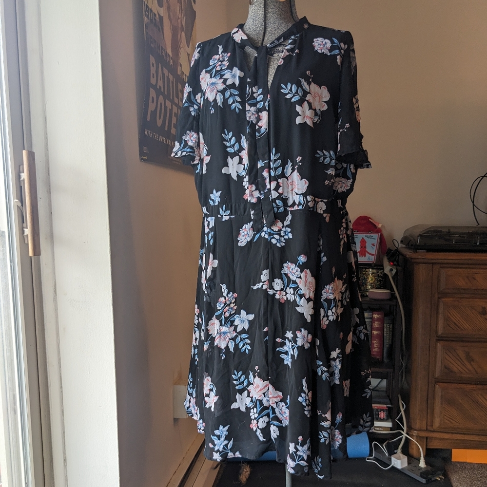 Plus size retro floral dress black and pink Torrid size 20